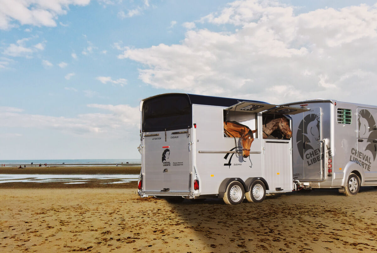Duomax – Herringbone Double Horse Trailer