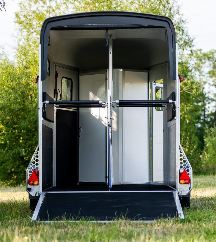 Touring XL + Built-in tack room - Double Horse Trailer - Image 6