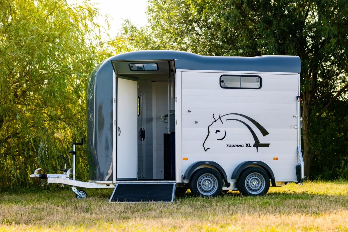 Touring XL + Built-in tack room - Double Horse Trailer - Image 2