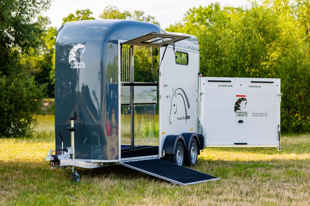 Touring XL + Built-in tack room - Double Horse Trailer - Image 3