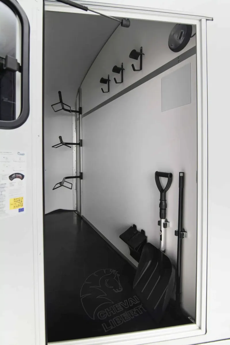 Islandic Herringbone Trailer - 6 Horse Trailer - Image 10
